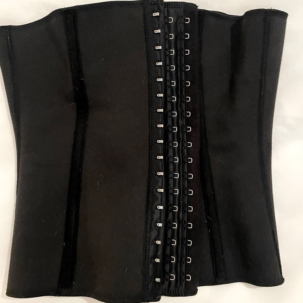 Faja Colombiana -small. Two adjust clips